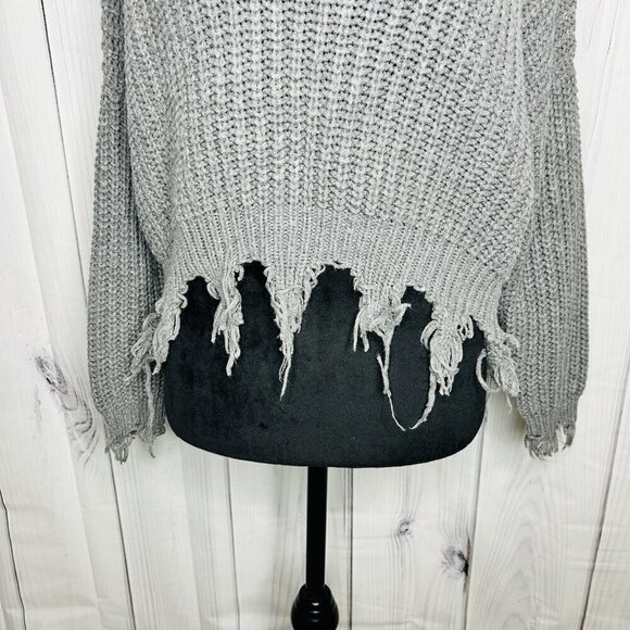 Love Tree Sz Small Cable Knit Crop Slouchy Fit Gray Sweater Distressed Fringe - Picture 3 of 10